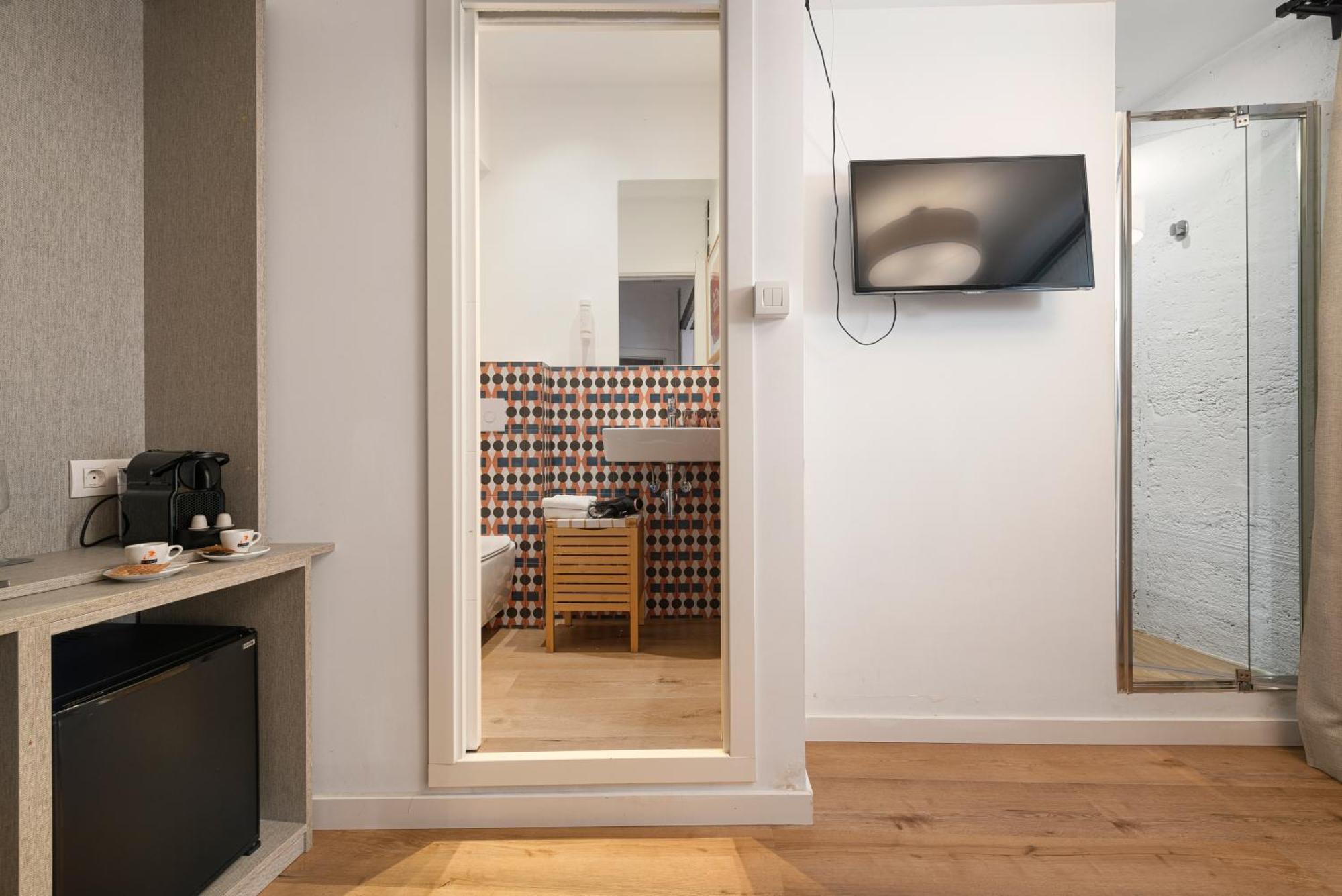 Petite Double Room